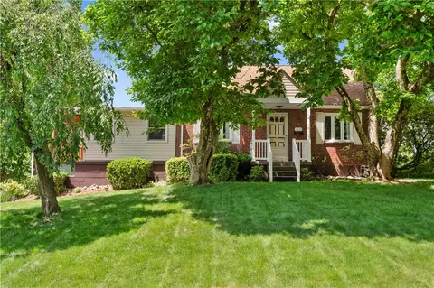3210 Thornwood Dr, Bethel Park, PA 15102