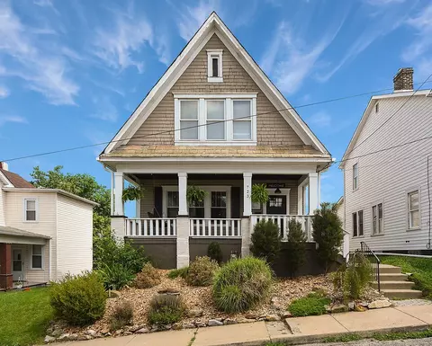 723 8th St, Irwin, PA 15642