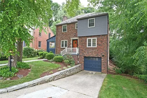 75 Iroquois Dr, Pittsburgh, PA 15228
