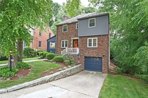 75 Iroquois Dr, Pittsburgh, PA 15228