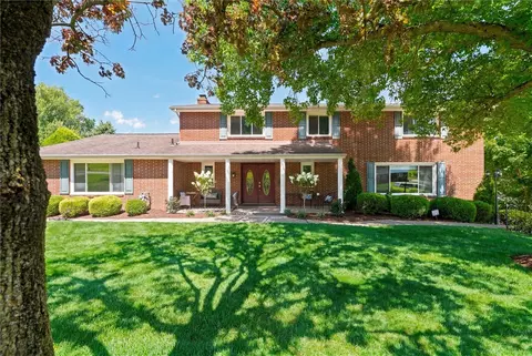 216 Mccartney Dr, Coraopolis, PA 15108