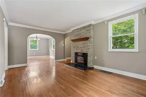 Living - 809 Franklin Rd, Mars, PA 16046 photo 4 of 6