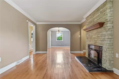 Living - 809 Franklin Rd, Mars, PA 16046 photo 5 of 6