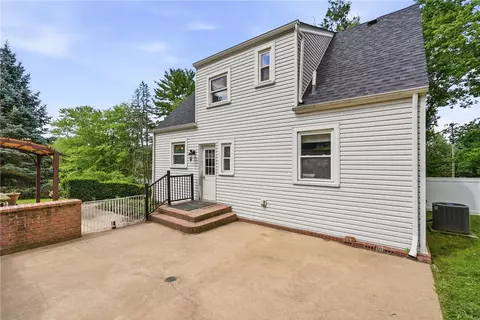 Exterior - 809 Franklin Rd, Mars, PA 16046 photo 7 of 11