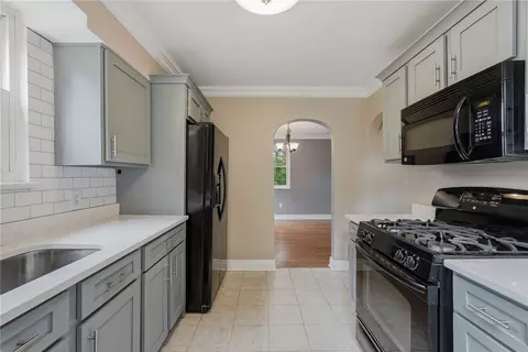 Entry Way - 809 Franklin Rd, Mars, PA 16046 photo 2 of 4