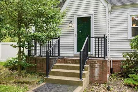 Exterior - 809 Franklin Rd, Mars, PA 16046 photo 4 of 11
