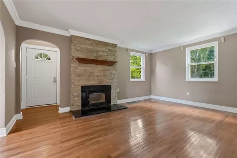 Living - 809 Franklin Rd, Mars, PA 16046 photo 3 of 6