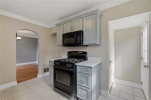 Kitchen - 809 Franklin Rd, Mars, PA 16046 photo 3 of 3