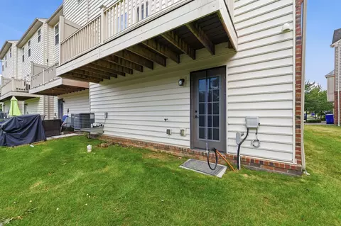 Exterior - 805 Pointe View Dr, Mars, PA 16046 photo 4 of 8