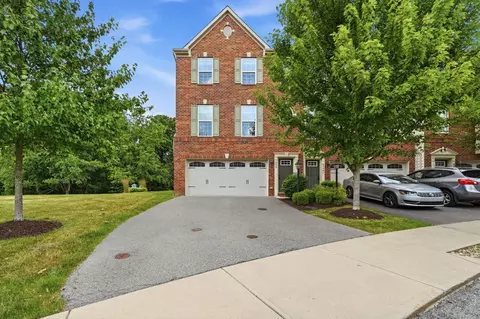 805 Pointe View Dr, Mars, PA 16046