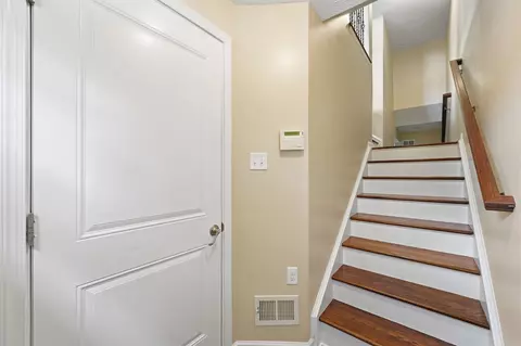 Entry Way - 805 Pointe View Dr, Mars, PA 16046 photo 4 of 5