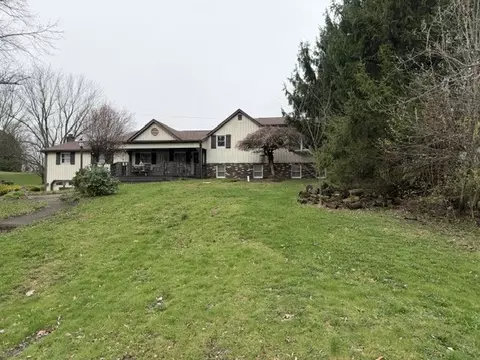 3458 Nearwood Dr, New Castle, PA 16101