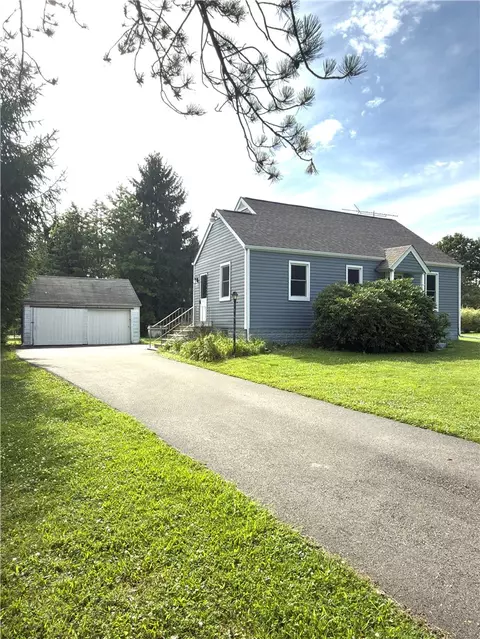 201 Fairway Ln, Butler, PA 16002