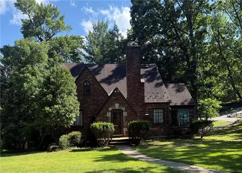 121 Woodhaven Ln, Pittsburgh, PA 15237