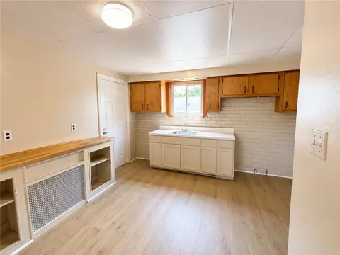 564 3rd St, Clairton, PA 15025 photo 5