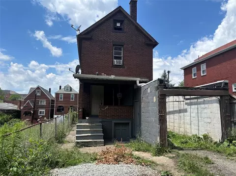 564 3rd St, Clairton, PA 15025 photo 4