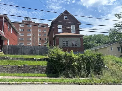 564 3rd St, Clairton, PA 15025 photo 3