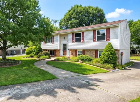 313 Meadow Dr, Cranberry Township, PA 16066