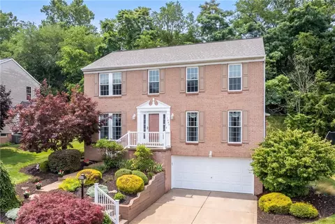 1033 Robinwood Dr, South Park, PA 15129