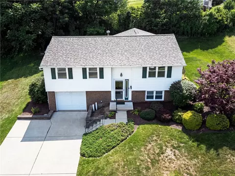 3139 New Hampshire Dr, New Kensington, PA 15068