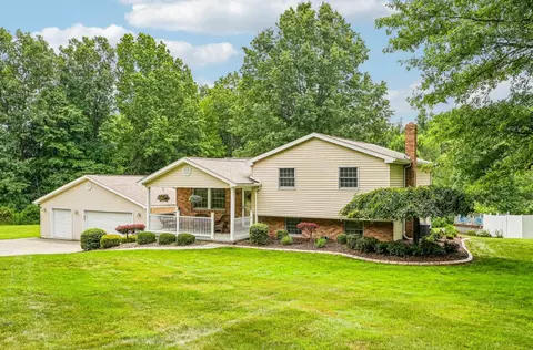 544 Firehall Rd, New Castle, PA 16101