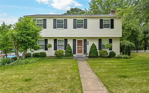 220 Kinvara Dr, Pittsburgh, PA 15237