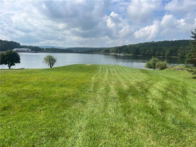 1395 Peninsula Dr, Central City, PA 15926