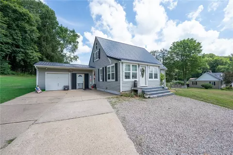 492 Mapletown Rd, Garards Fort, PA 15334
