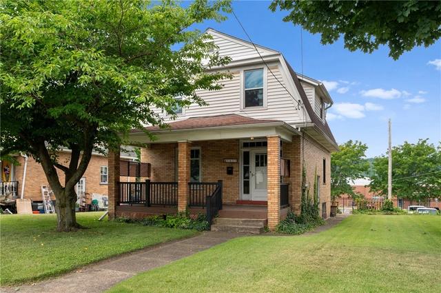 1427 Duss Ave, Ambridge, PA 15003