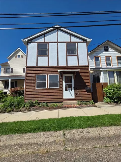 115 Hoeveler St, Springdale, PA 15144