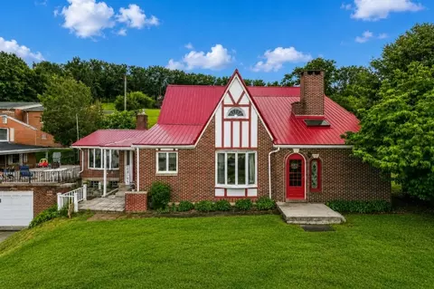 423 Huntingdon Rd, Yukon, PA 15698