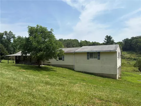 521 Aspen Rd, Petrolia, PA 16050