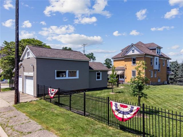 400 Carothers Ave, Carnegie, PA 15106