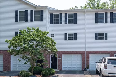 350 Creekview Ln, Oakdale, PA 15071
