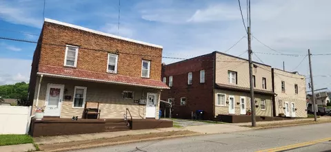 815817819821 Second St, Ellwood City, PA 16117