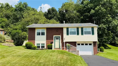 3174 New Hampshire Dr, New Kensington, PA 15068