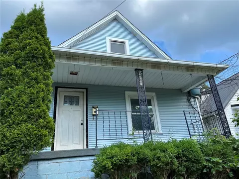 255 Hamilton Ave, Farrell, PA 16121 photo 7