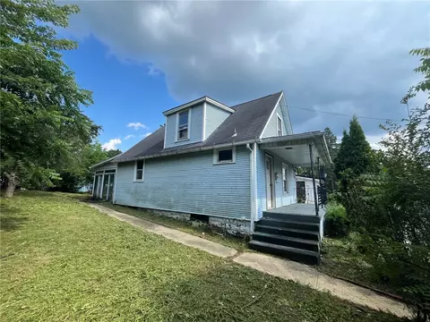 255 Hamilton Ave, Farrell, PA 16121 photo 3