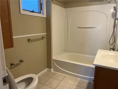 Bath - 121 Hamilton Ave, Vandergrift, PA 15690 photo 1 of 1