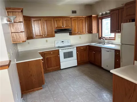 Kitchen - 121 Hamilton Ave, Vandergrift, PA 15690 photo 2 of 2