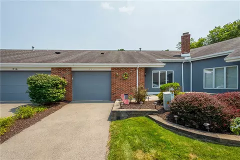 212 Queens Ct, Canonsburg, PA 15317