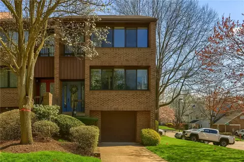 800 Fairways Dr, Oakmont, PA 15139