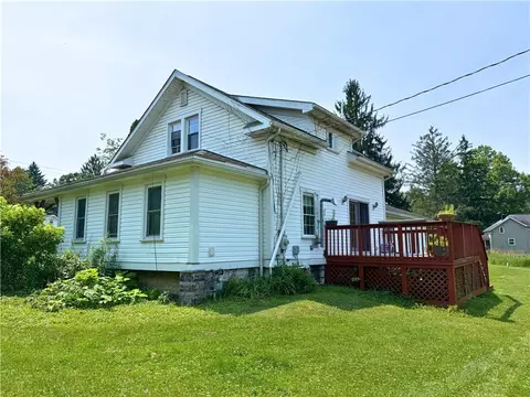 7 Bell Rd, Grove City, PA 16127