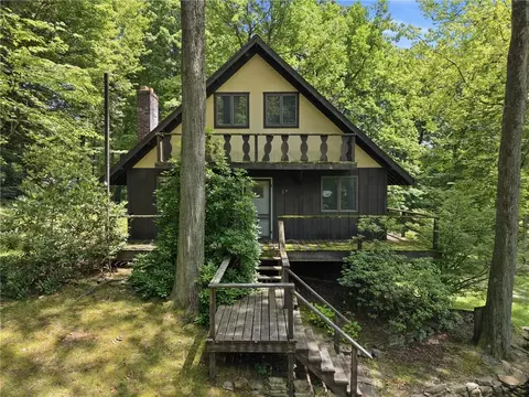 3109 Lake Rd, New Castle, PA 16102