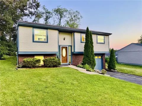 2190 Morning Wind Cir, Bridgeville, PA 15017