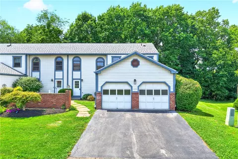 1142 Valleyview Dr, Lawrence, PA 15055