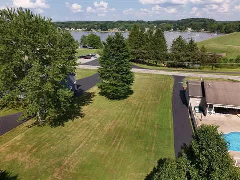 000 Latonka Dr, Mercer, PA 16137