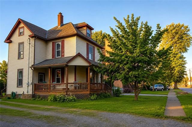 317 Lincoln Ave, Grove City, PA 16127