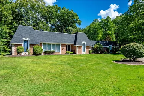 3707 Guilford Dr, Erie, PA 16506