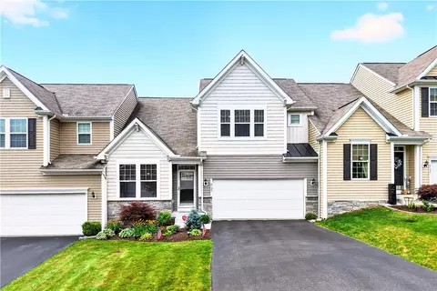 2135 Shawnee Dr, Washington, PA 15301